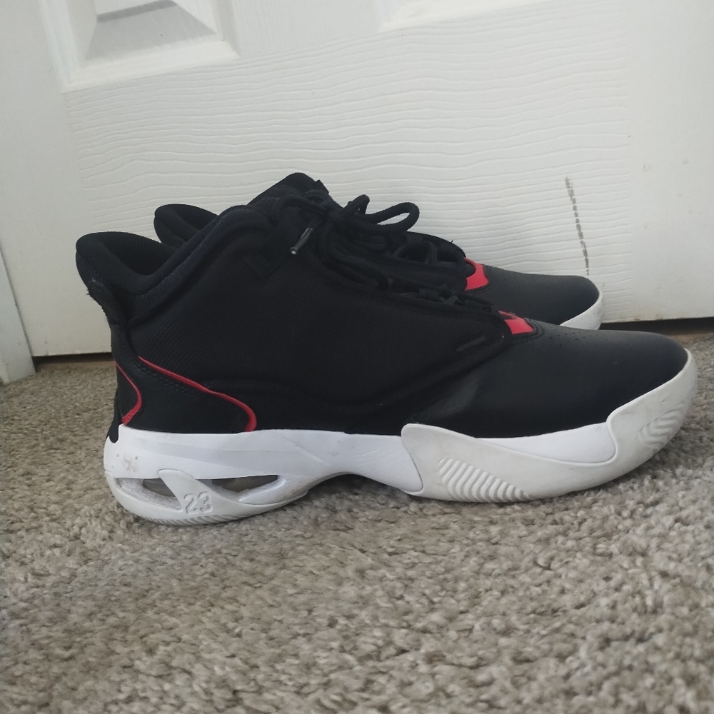 Air Jordan Max Aura 4
